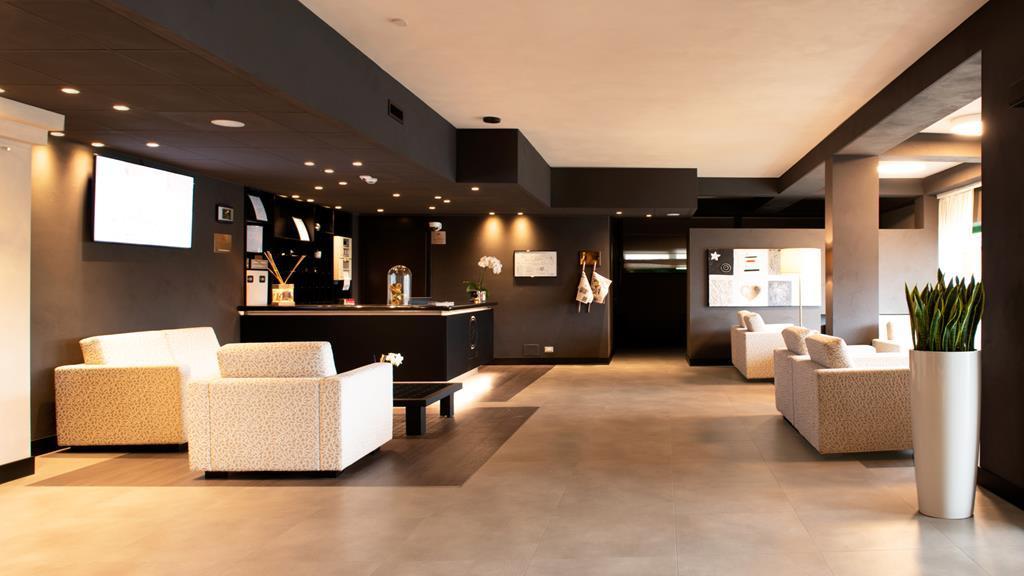 Smart Hotel King, By R Collection Hotels Varedo Esterno foto
