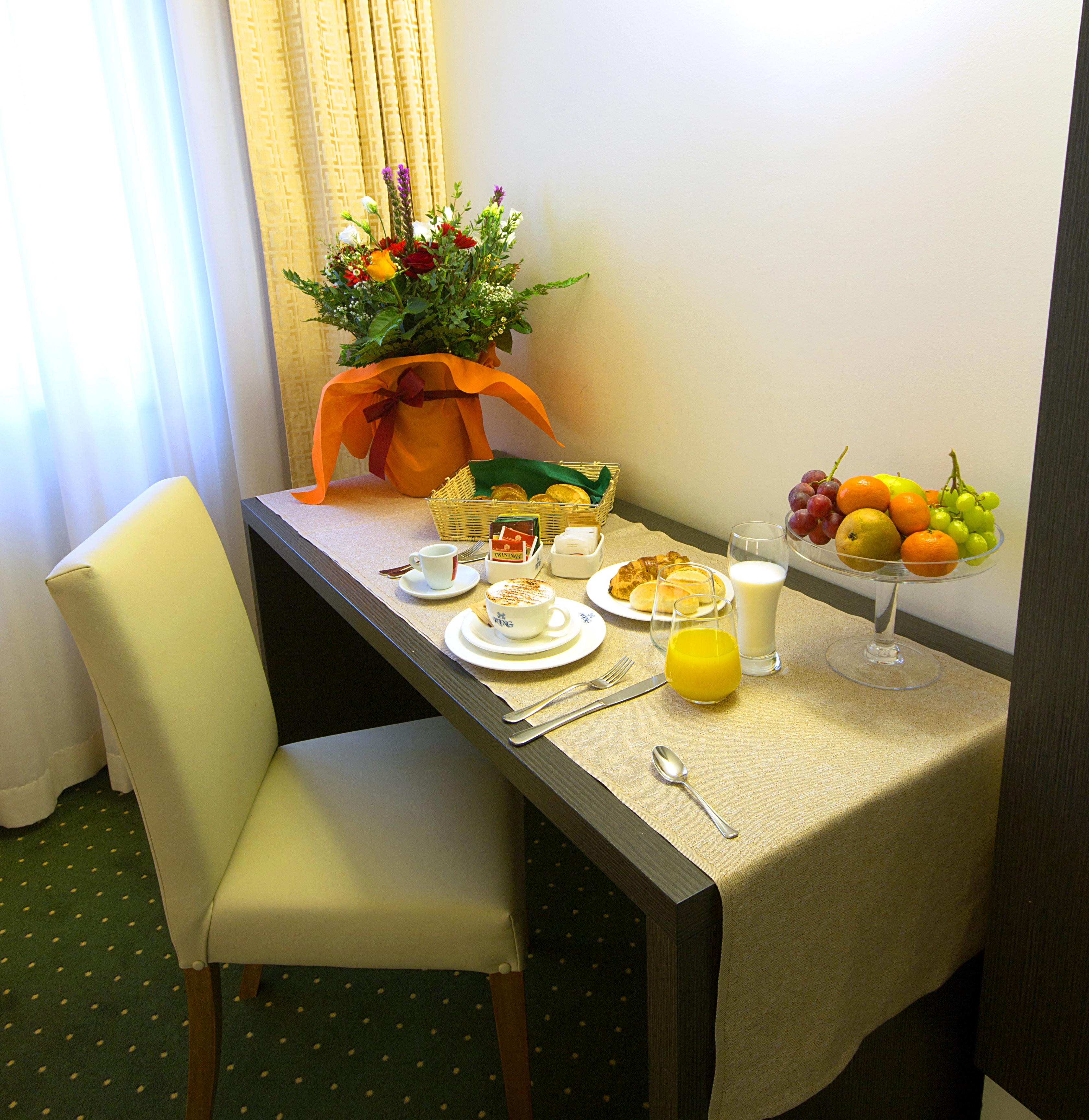 Smart Hotel King, By R Collection Hotels Varedo Esterno foto
