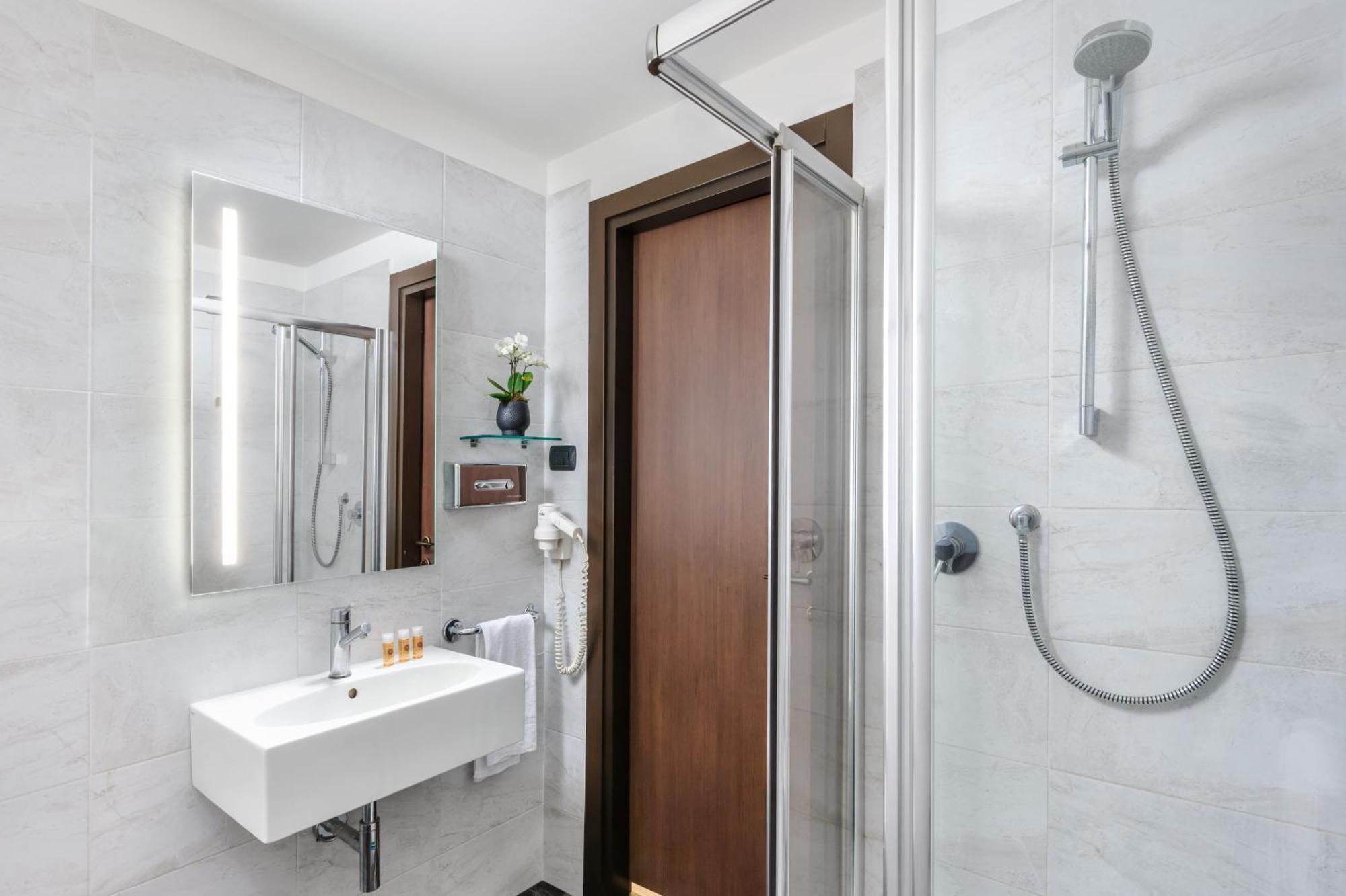 Smart Hotel King, By R Collection Hotels Varedo Esterno foto