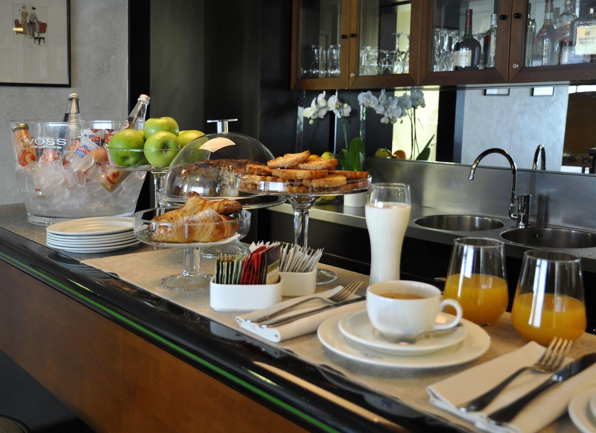 Smart Hotel King, By R Collection Hotels Varedo Esterno foto