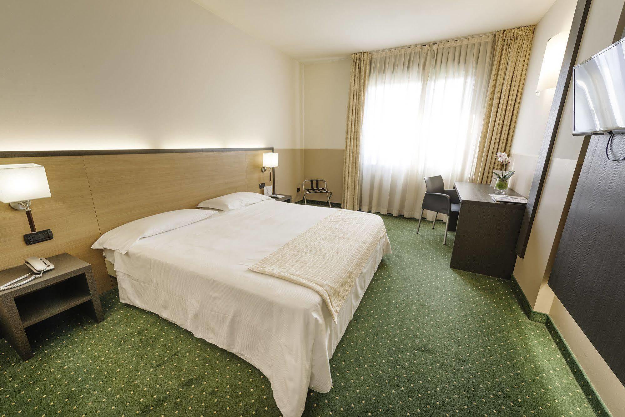 Smart Hotel King, By R Collection Hotels Varedo Esterno foto