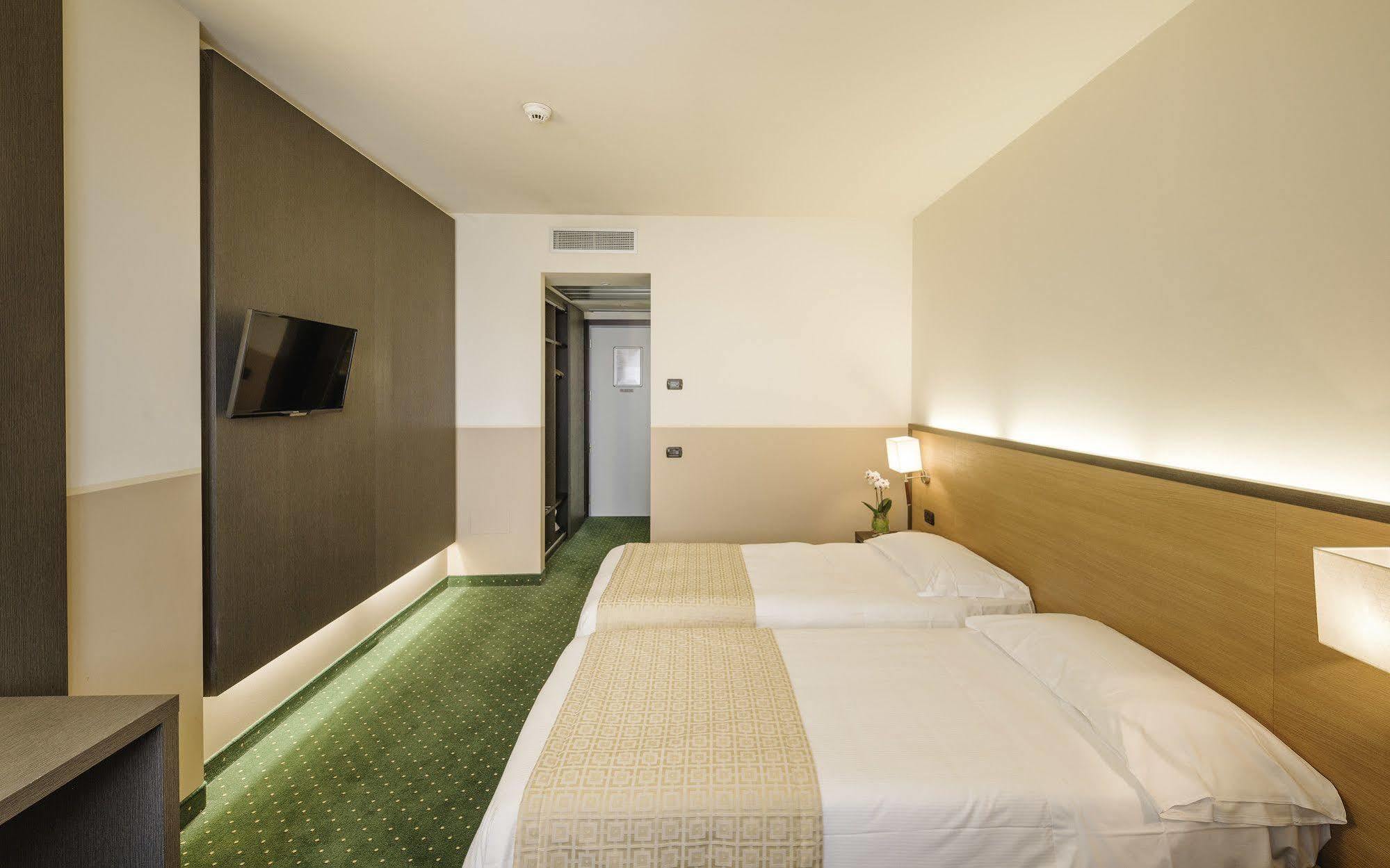 Smart Hotel King, By R Collection Hotels Varedo Esterno foto