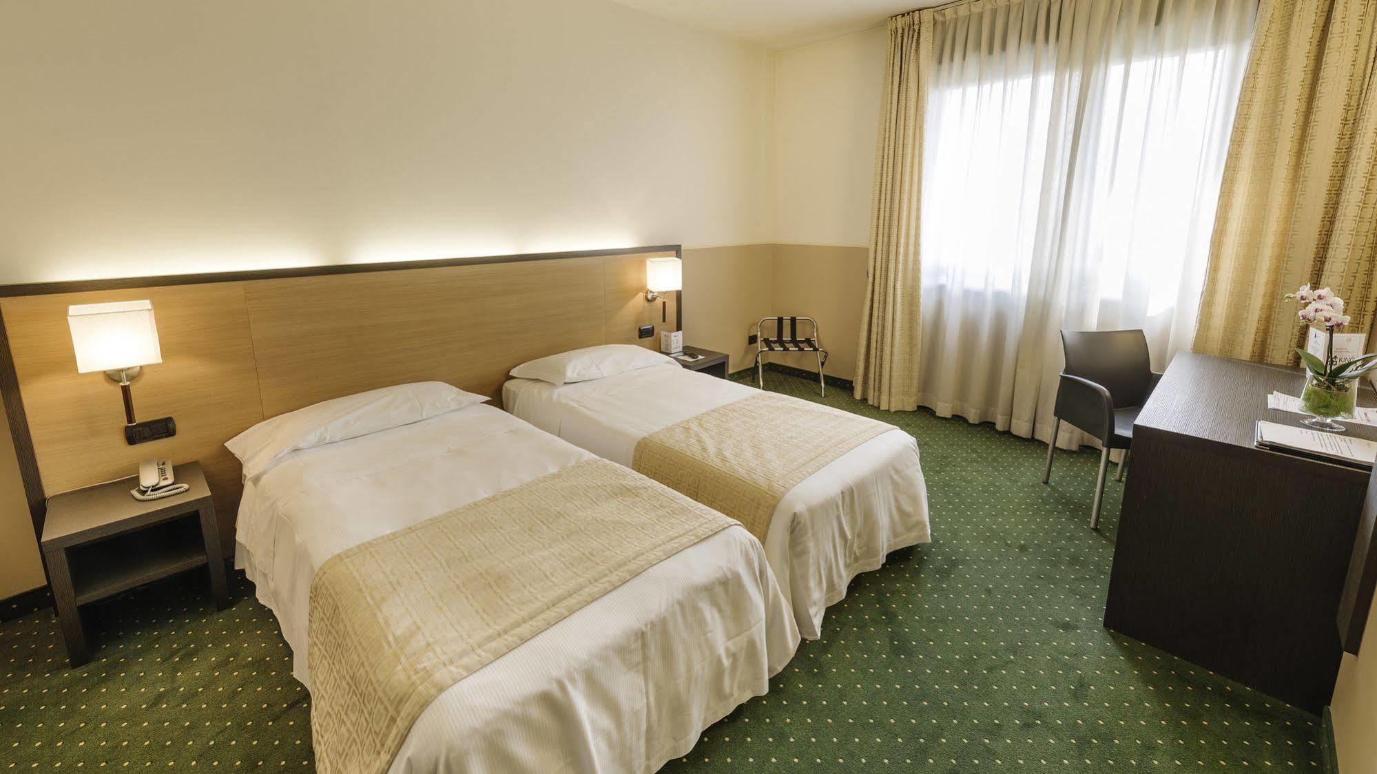 Smart Hotel King, By R Collection Hotels Varedo Esterno foto