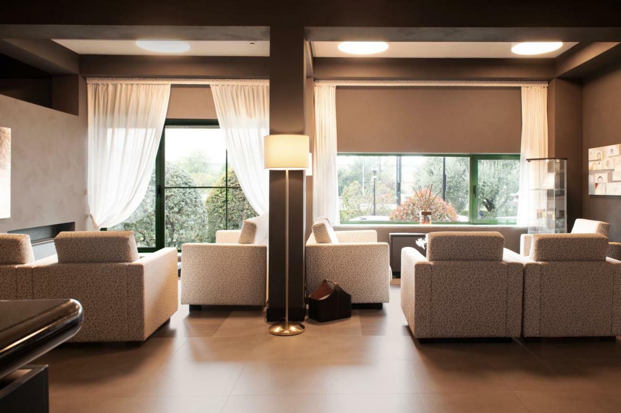 Smart Hotel King, By R Collection Hotels Varedo Esterno foto