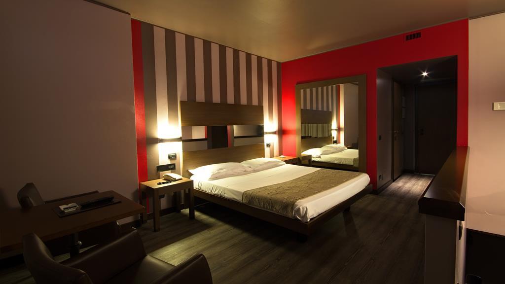 Smart Hotel King, By R Collection Hotels Varedo Esterno foto