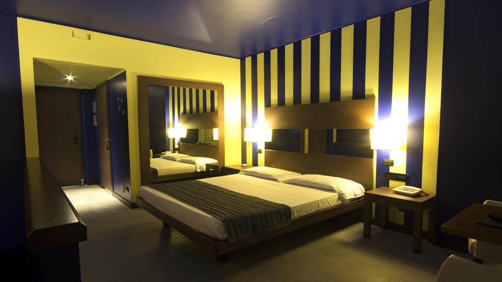 Smart Hotel King, By R Collection Hotels Varedo Esterno foto